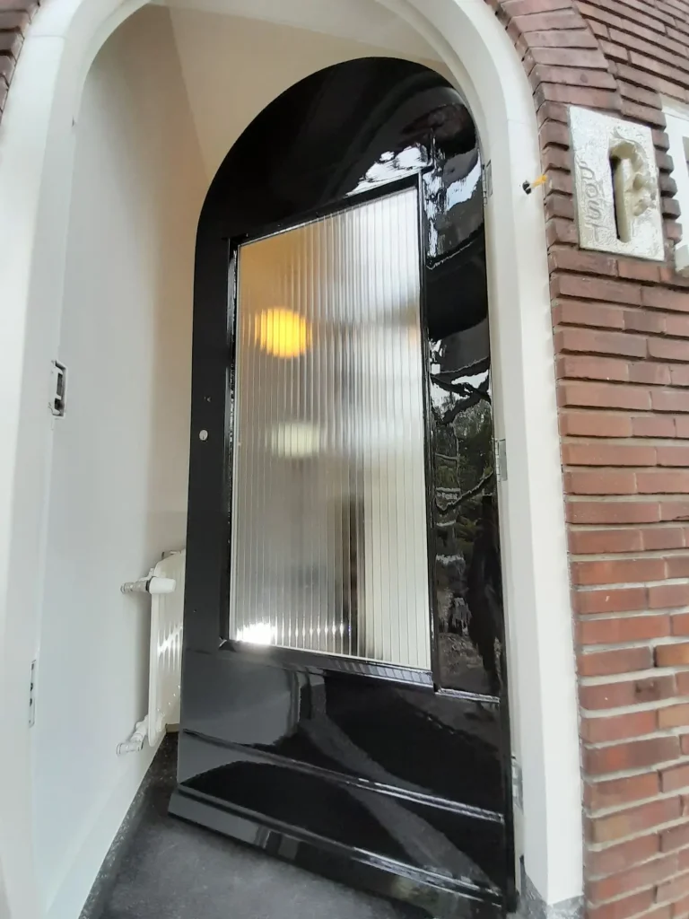 Deuren schilderen zwart Leenders Schilderwerken