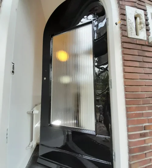 Deuren schilderen zwart Leenders Schilderwerken
