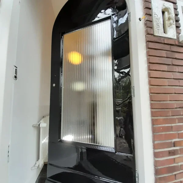 Deuren schilderen zwart Leenders Schilderwerken