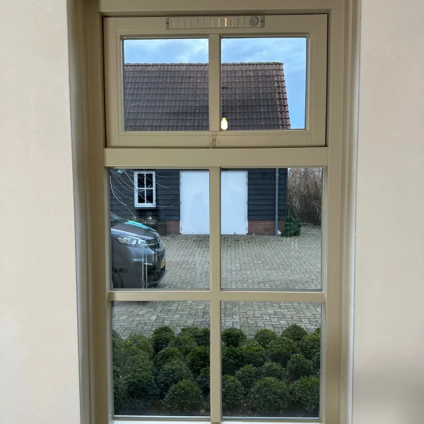 schilderwerk kozijen beige